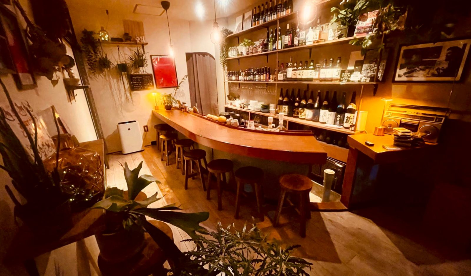 BASE THIRD PLACE BAR 店内写真